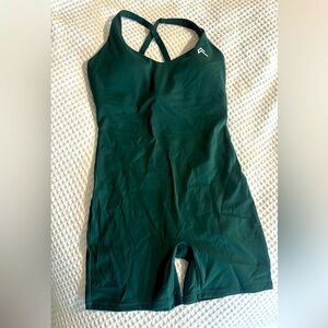 Oner Active UNIFIED CROSS BACK ALL IN ONE 5"
Color:Forest green. SOLD OUT ONLINE